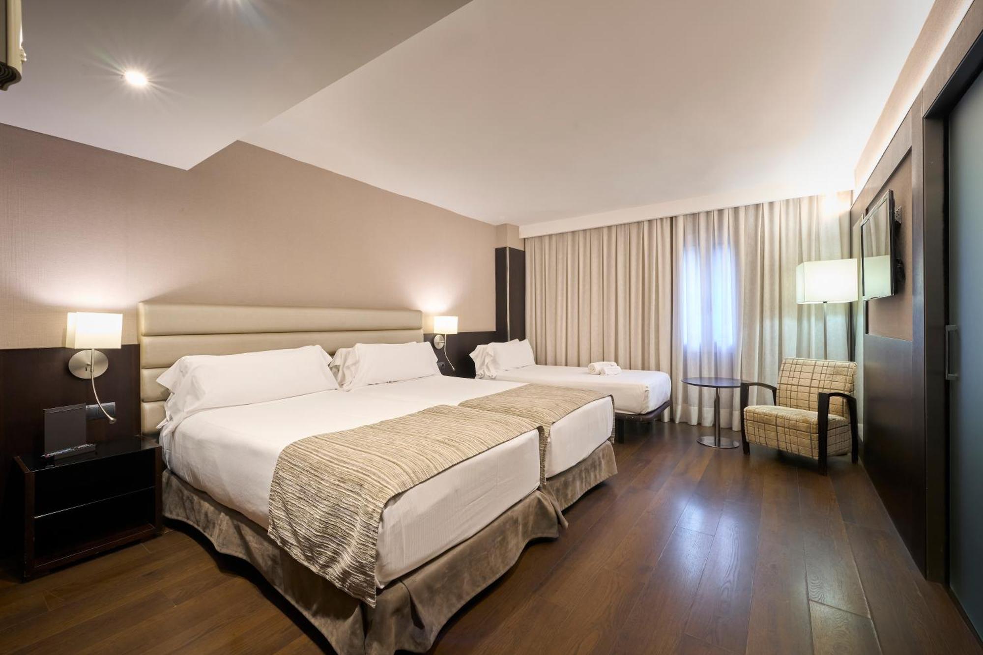 Hotel Catalonia Rigoletto 4*